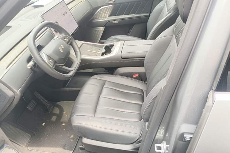 Used ONVO Luxeed L90 2025 Model—Max Six-Seater Version Left Front Seat