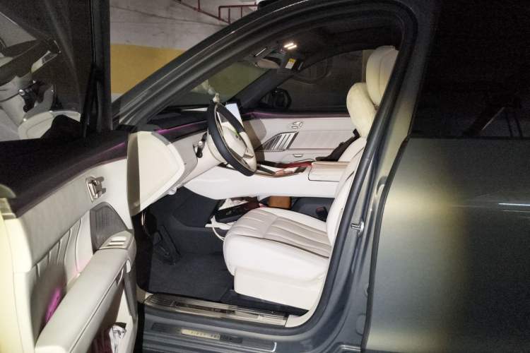 Used ONVO Luxeed L90 2025 Model—Max Six-Seater Version Left Front Seat