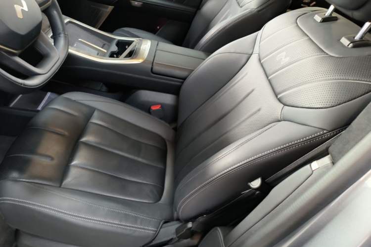 Used ONVO Luxeed L90 2025 Model—Max Six-Seater Version Left Front Seat