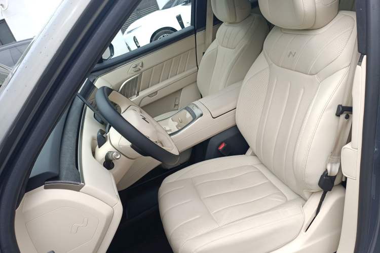 Used ONVO Luxeed L90 2025 Model—Ultra Six-Seater Version Left Front Seat