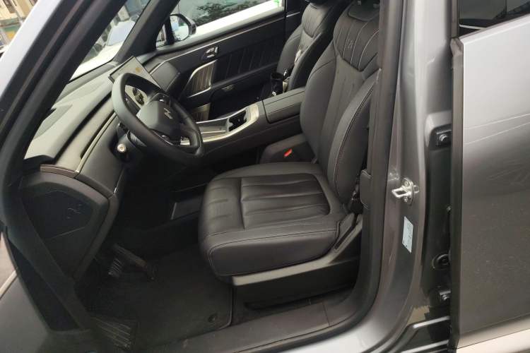 Used ONVO Luxeed L90 2025 Model—Max Six-Seater Version Left Front Seat