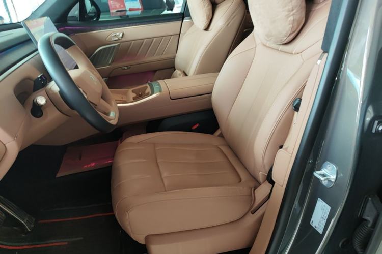 Used ONVO Luxeed L90 2025 Model—Ultra Six-Seater Version Left Front Seat