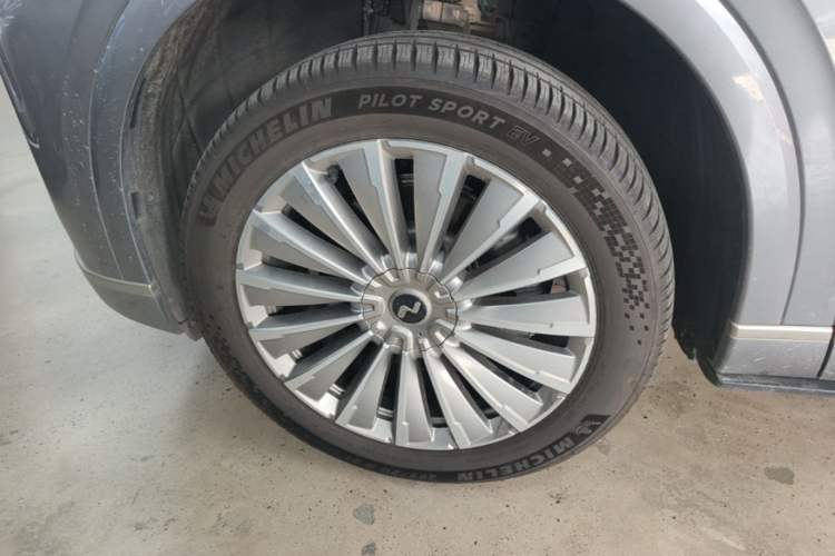 Used ONVO Luxeed L90 2025 Model Ultra Six-Seater 60-degree Battery Edition Left Front Wheel Hub
