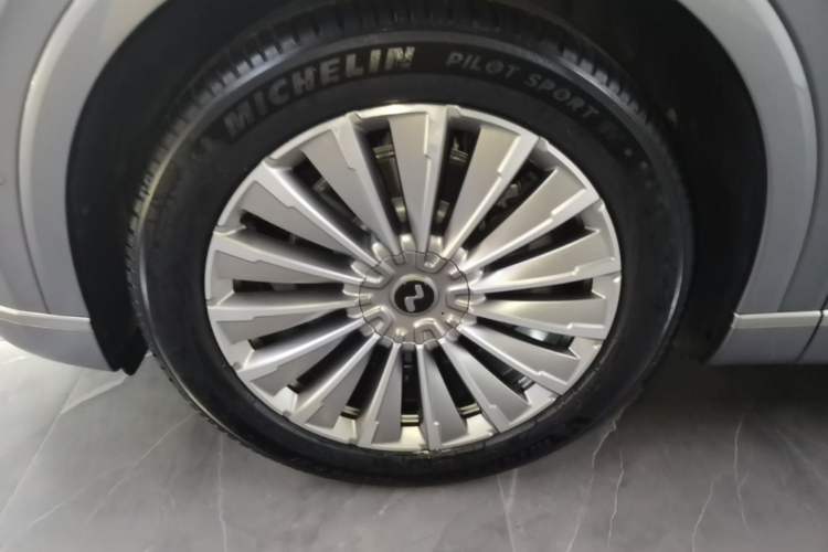 Used ONVO Luxeed L90 2025 Model—Ultra Six-Seater Version Left Front Wheel Hub