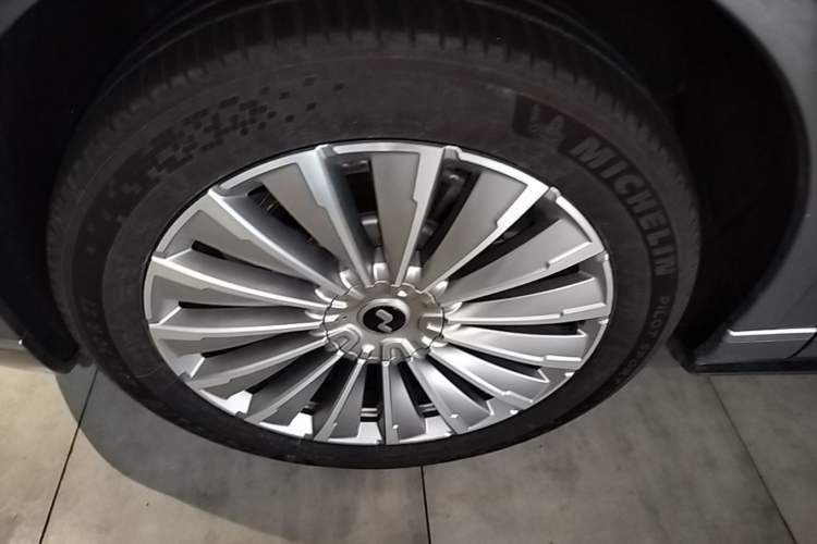 Used ONVO Luxeed L90 2025 Model—Max Six-Seater Version Left Front Wheel Hub