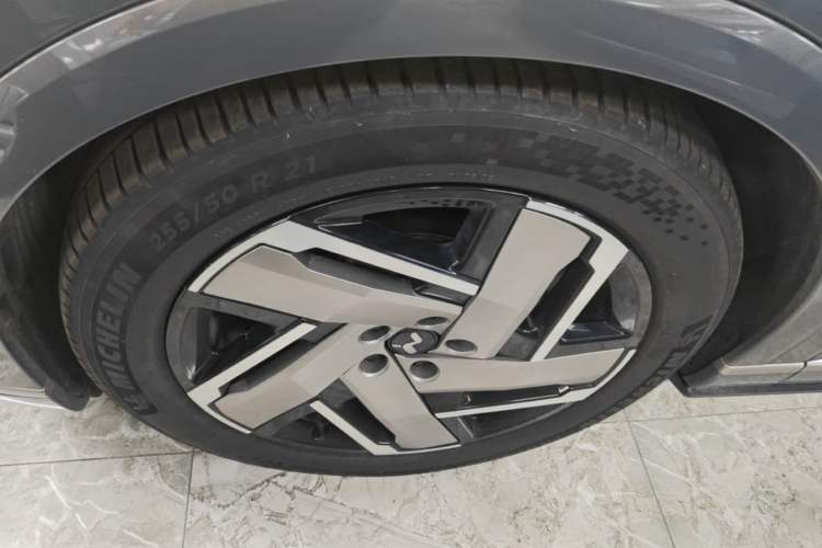 Used ONVO Luxeed L90 2025 Model Ultra Six-Seater 60-degree Battery Edition Left Front Wheel Hub