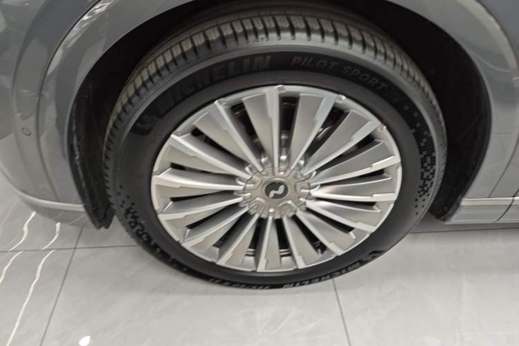 Used ONVO Luxeed L90 2025 Model—Max Six-Seater Version Left Front Wheel Hub