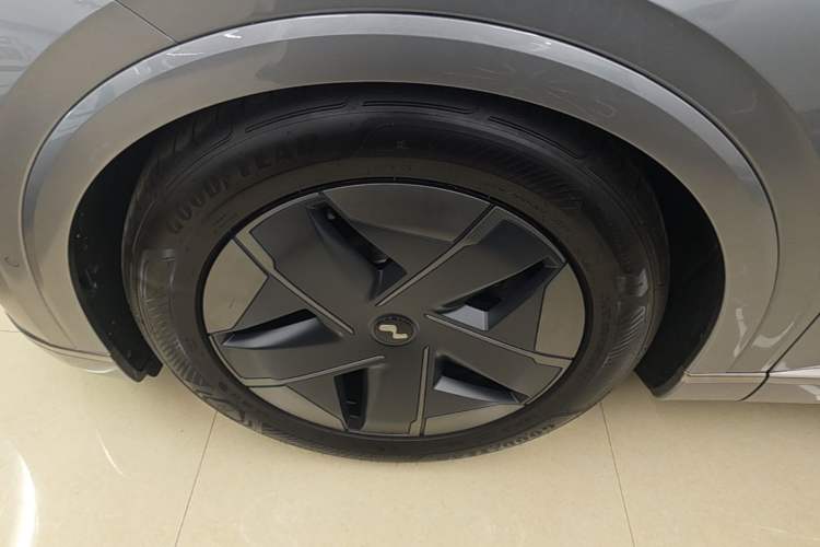 Used ONVO Luxeed L90 2025 Model—Max Six-Seater Version Left Front Wheel Hub