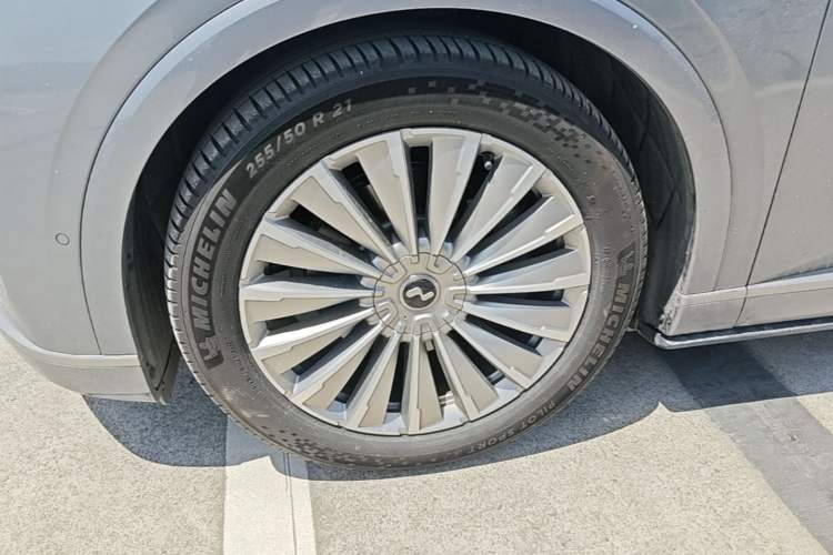 Used ONVO Luxeed L90 2025 Model—Max Six-Seater Version Left Front Wheel Hub