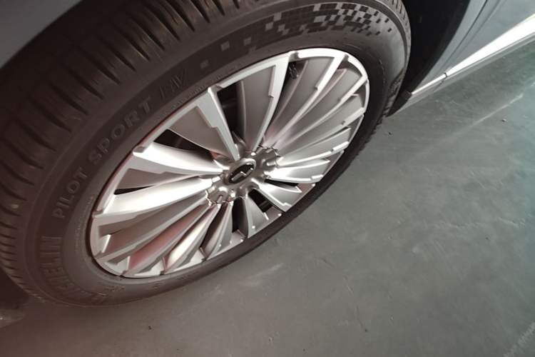 Used ONVO Luxeed L90 2025 Model—Max Six-Seater Version Left Front Wheel Hub
