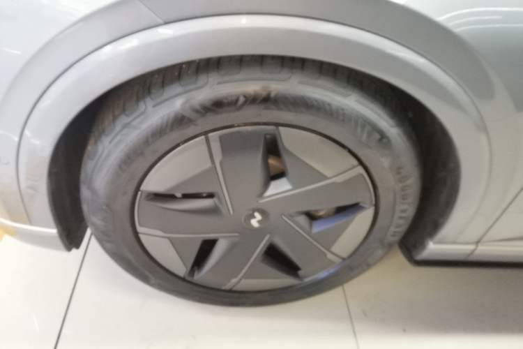 Used ONVO Luxeed L90 2025 Model—Max Six-Seater Version Left Front Wheel Hub