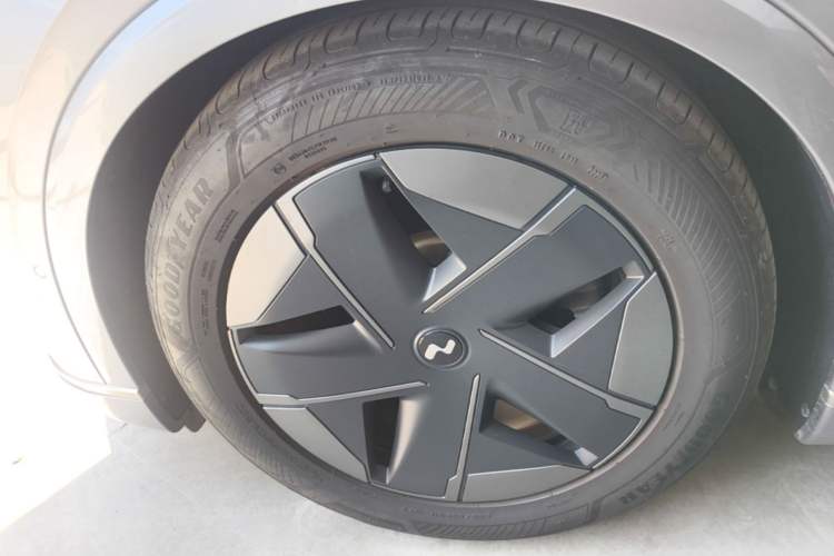 Used ONVO Luxeed L90 2025 Model Max Six-Seater 60-degree Battery Edition Left Front Wheel Hub