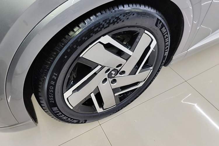Used ONVO Luxeed L90 2025 Model—Ultra Six-Seater Version Left Front Wheel Hub