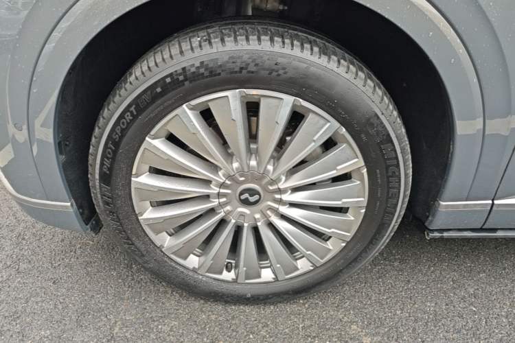 Used ONVO Luxeed L90 2025 Model—Ultra Six-Seater Version Left Front Wheel Hub