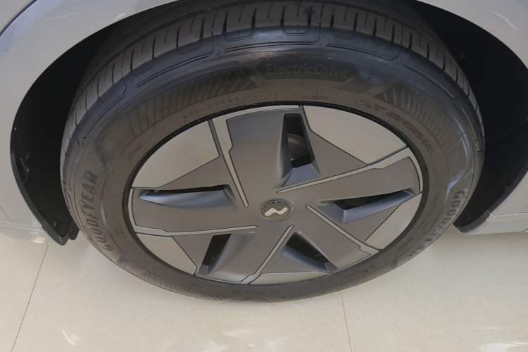 Used ONVO Luxeed L90 2025 Model—Max Six-Seater Version Left Front Wheel Hub