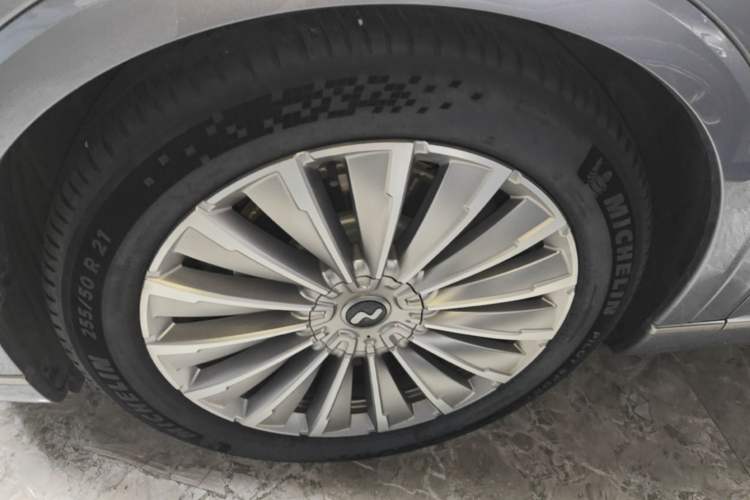 Used ONVO Luxeed L90 2025 Model—Max Six-Seater Version Left Front Wheel Hub