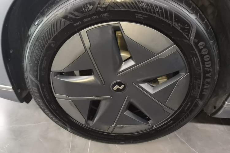 Used ONVO Luxeed L90 2025 Model Max Six-Seater 60-degree Battery Edition Left Front Wheel Hub