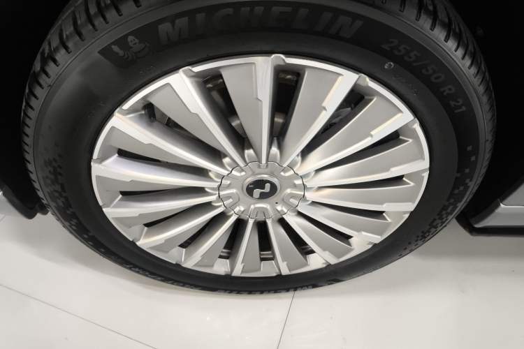 Used ONVO Luxeed L90 2025 Model—Max Six-Seater Version Left Front Wheel Hub