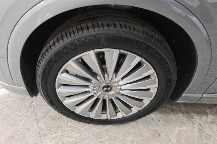 Used ONVO Luxeed L90 2025 Model—Max Six-Seater Version Left Front Wheel Hub