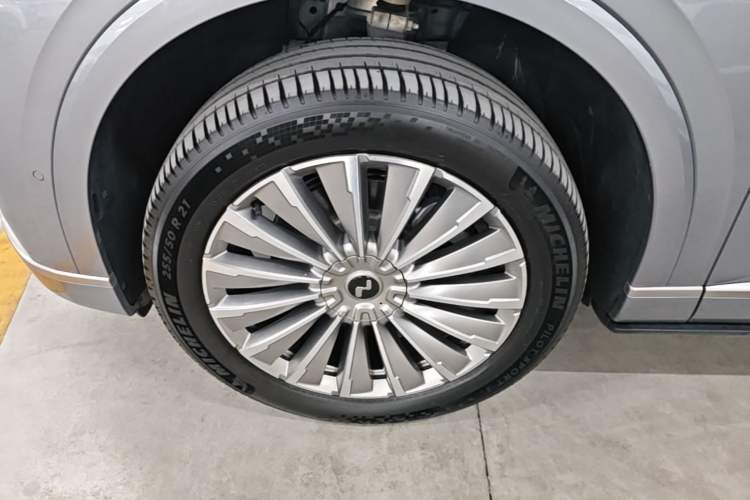Used ONVO Luxeed L90 2025 Model—Max Six-Seater Version Left Front Wheel Hub