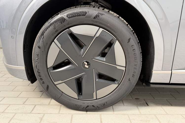 Used ONVO Luxeed L90 2025 Model—Ultra Six-Seater Version Left Front Wheel Hub