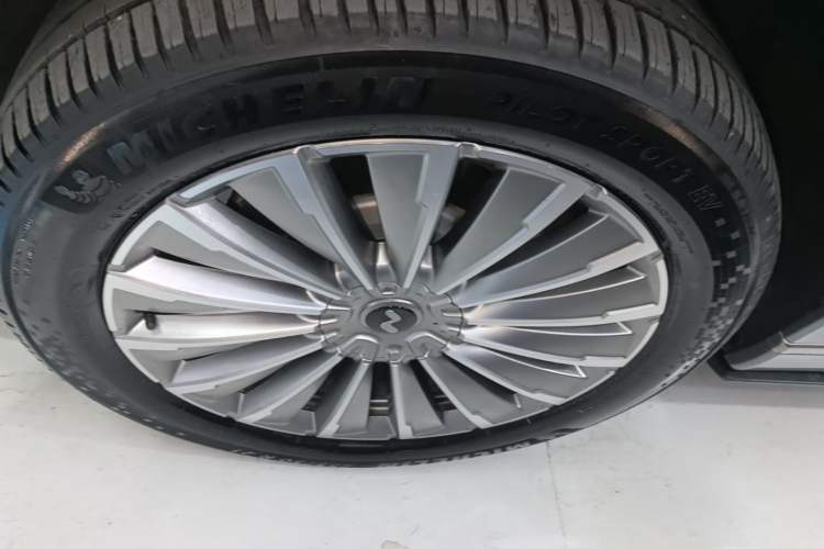 Used ONVO Luxeed L90 2025 Model—Max Six-Seater Version Left Front Wheel Hub