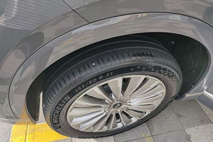 Used ONVO Luxeed L90 2025 Model—Max Six-Seater Version Left Front Wheel Hub