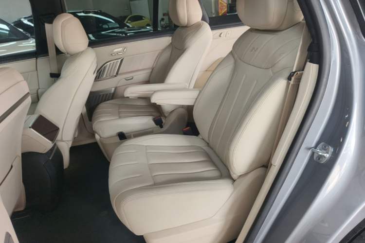 Used ONVO Luxeed L90 2025 Model Ultra Six-Seater 60-degree Battery Edition Left Rear Seat