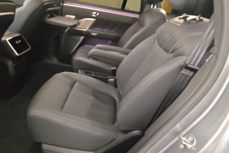 Used ONVO Luxeed L90 2025 Model—Max Six-Seater Version Left Rear Seat