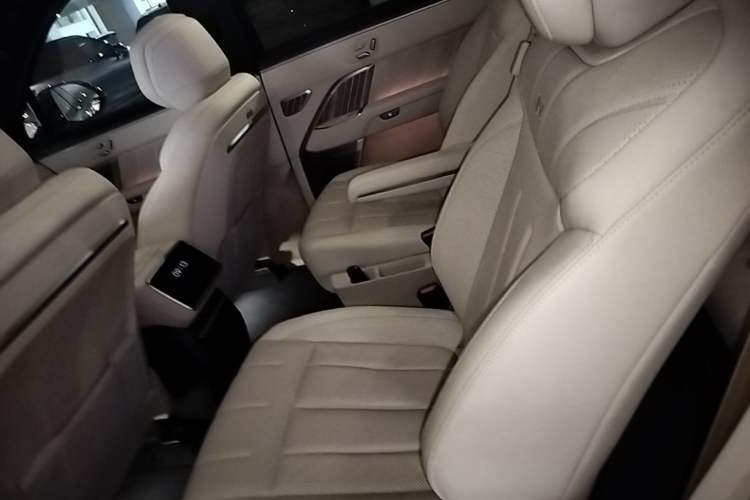 Used ONVO Luxeed L90 2025 Model—Max Six-Seater Version Left Rear Seat