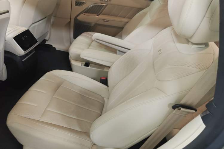 Used ONVO Luxeed L90 2025 Model Ultra Six-Seater 60-degree Battery Edition Left Rear Seat