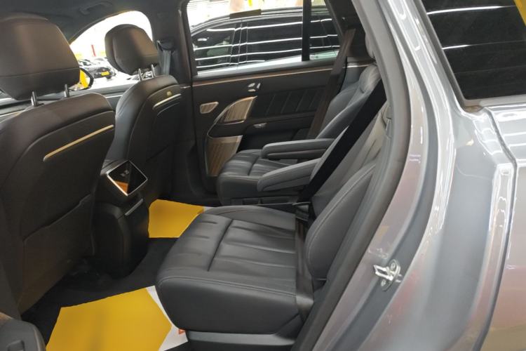 Used ONVO Luxeed L90 2025 Model—Max Six-Seater Version Left Rear Seat