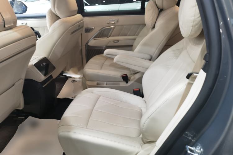 Used ONVO Luxeed L90 2025 Model—Ultra Six-Seater Version Left Rear Seat