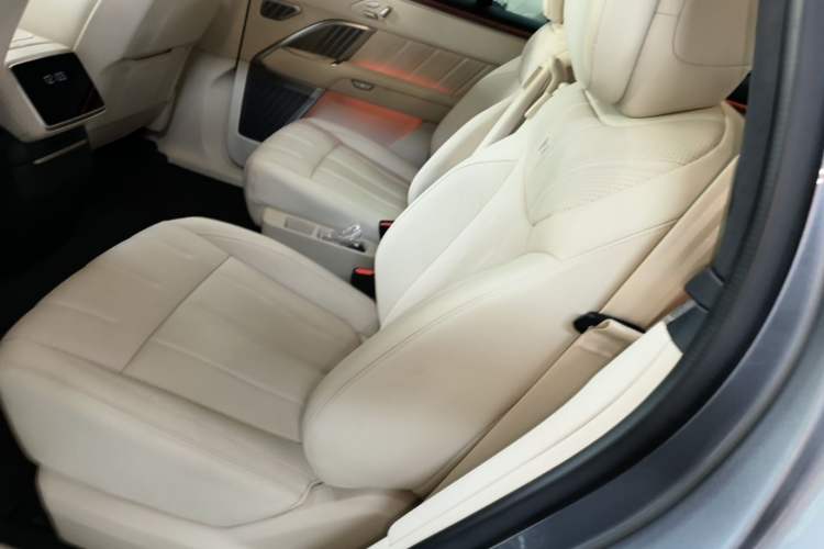 Used ONVO Luxeed L90 2025 Model—Max Six-Seater Version Left Rear Seat