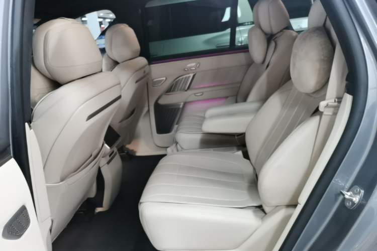 Used ONVO Luxeed L90 2025 Model—Ultra Six-Seater Version Left Rear Seat