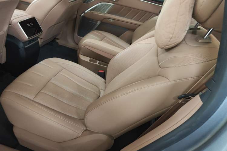 Used ONVO Luxeed L90 2025 Model Ultra Six-Seater 60-degree Battery Edition Left Rear Seat