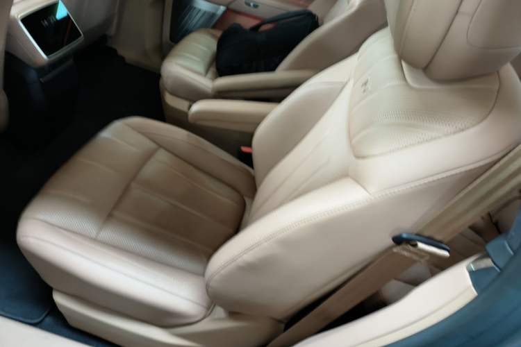 Used ONVO Luxeed L90 2025 Model—Ultra Six-Seater Version Left Rear Seat