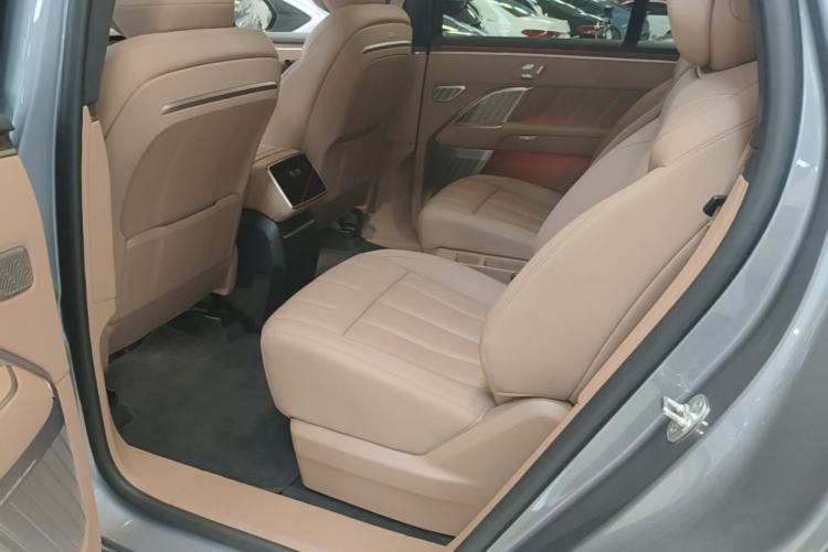 Used ONVO Luxeed L90 2025 Model—Max Six-Seater Version Left Rear Seat