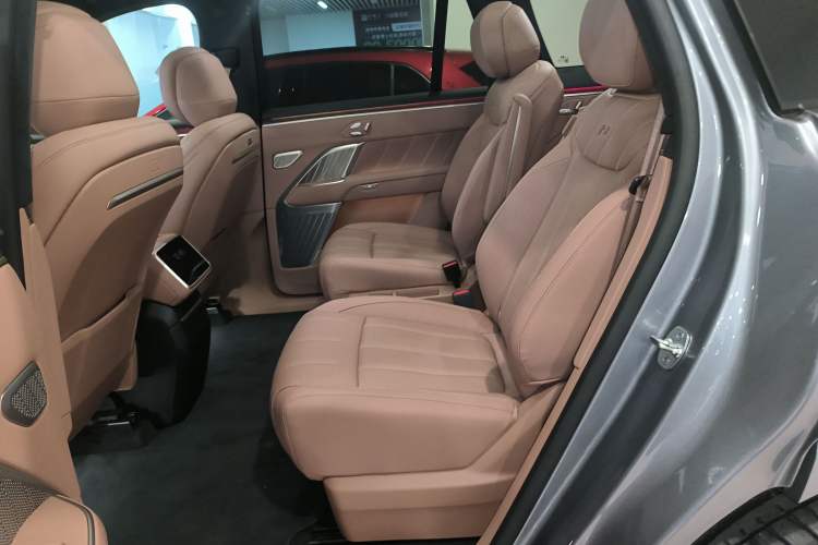 Used ONVO Luxeed L90 2025 Model—Max Six-Seater Version Left Rear Seat
