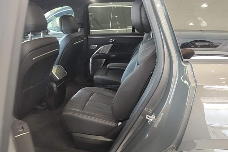 Used ONVO Luxeed L90 2025 Model—Max Six-Seater Version Left Rear Seat