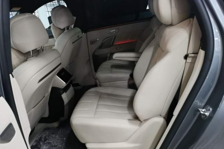Used ONVO Luxeed L90 2025 Model—Ultra Six-Seater Version Left Rear Seat