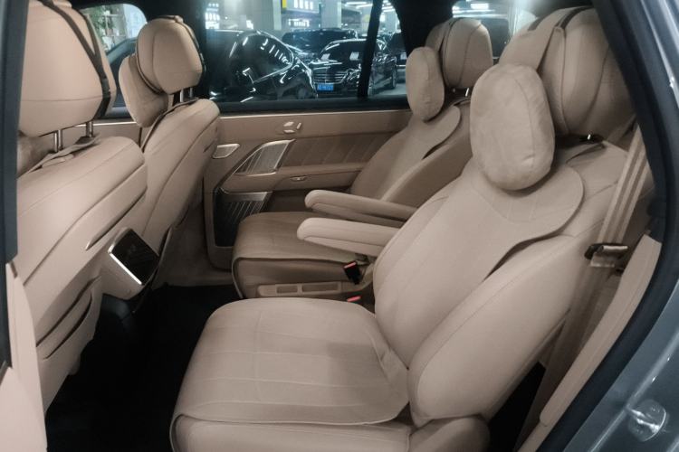 Used ONVO Luxeed L90 2025 Model—Max Six-Seater Version Left Rear Seat