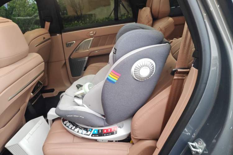 Used ONVO Luxeed L90 2025 Model—Max Six-Seater Version Left Rear Seat