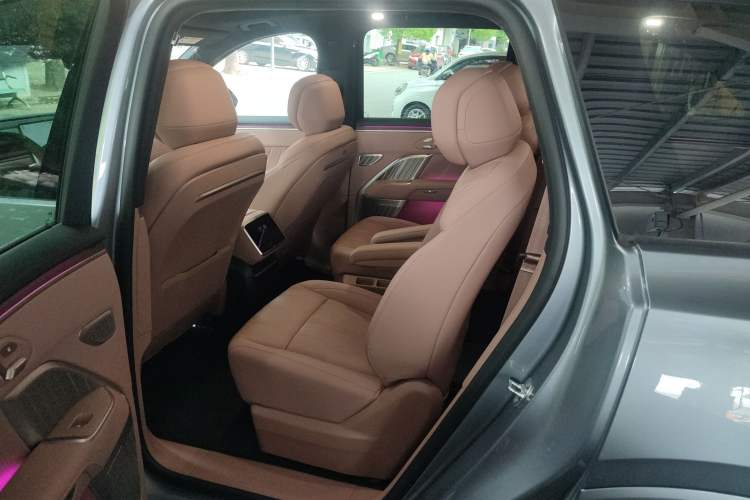 Used ONVO Luxeed L90 2025 Model—Max Six-Seater Version Left Rear Seat