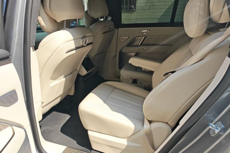 Used ONVO Luxeed L90 2025 Model—Ultra Six-Seater Version Left Rear Seat