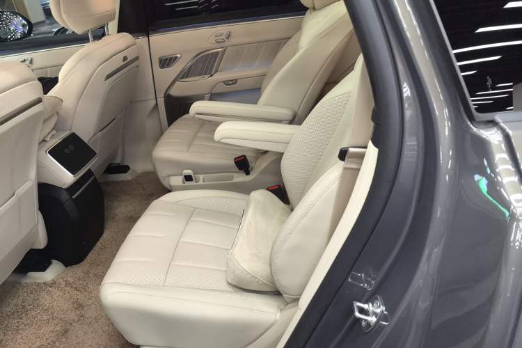 Used ONVO Luxeed L90 2025 Model—Max Six-Seater Version Left Rear Seat