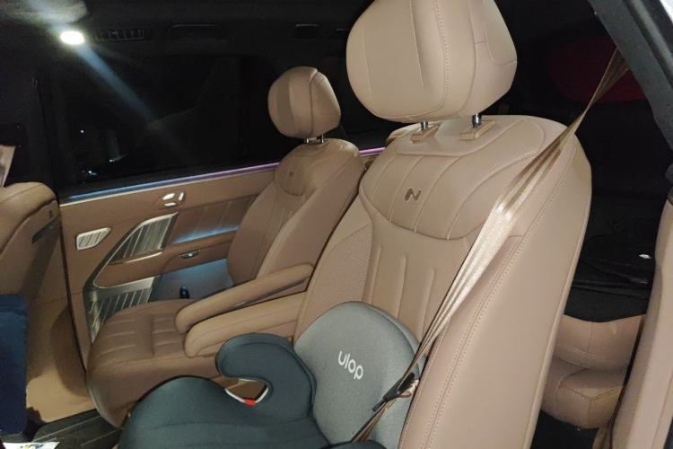 Used ONVO Luxeed L90 2025 Model—Max Six-Seater Version Left Rear Seat
