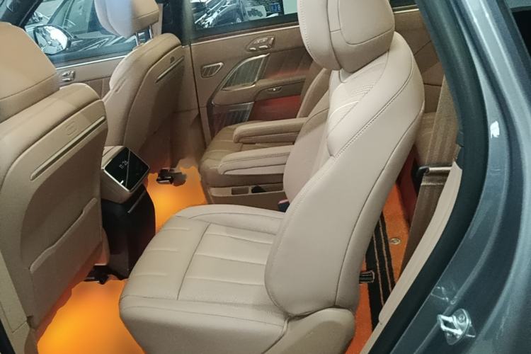 Used ONVO Luxeed L90 2025 Model—Ultra Six-Seater Version Left Rear Seat
