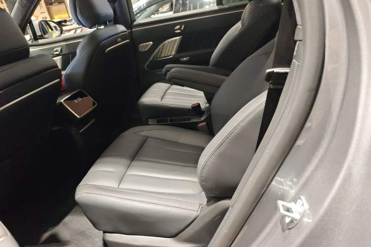 Used ONVO Luxeed L90 2025 Model—Max Six-Seater Version Left Rear Seat