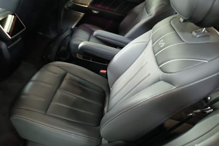 Used ONVO Luxeed L90 2025 Model—Max Six-Seater Version Left Rear Seat